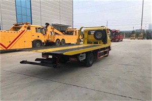 新泰非事故拖车