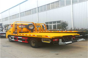 新泰附近拖车救援搭电